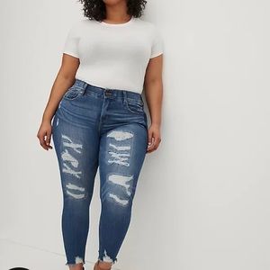 NWT Torrid Bombshell Skinny Jean with Distressed Hem 18W